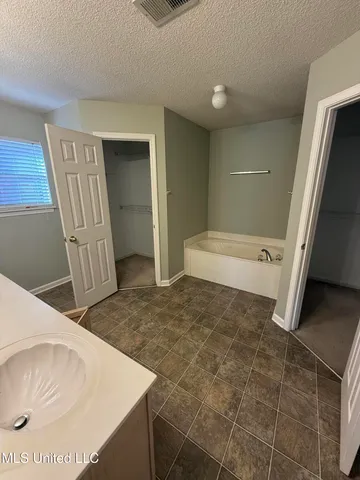 $1,950 | 1067 Parkview Circle North, Unit S, Southaven, MS 38671