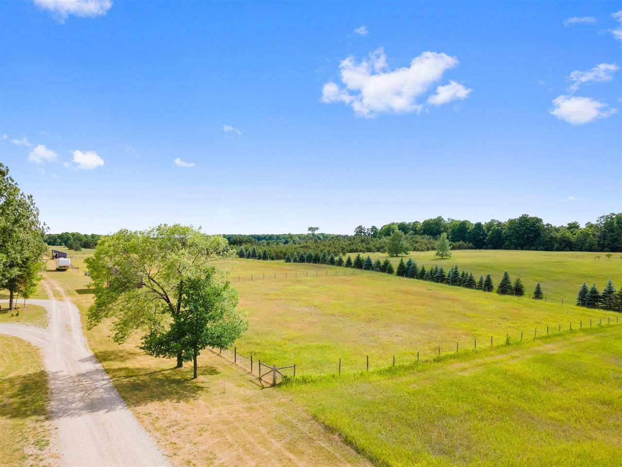 17425 Fowler Road Lake Ann, MI 49650 - Photo 5 of 48 1889670-4.JPG