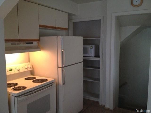 2211 Princeton Road Berkley, MI 48072 - Photo 5 of 8 kit.JPG