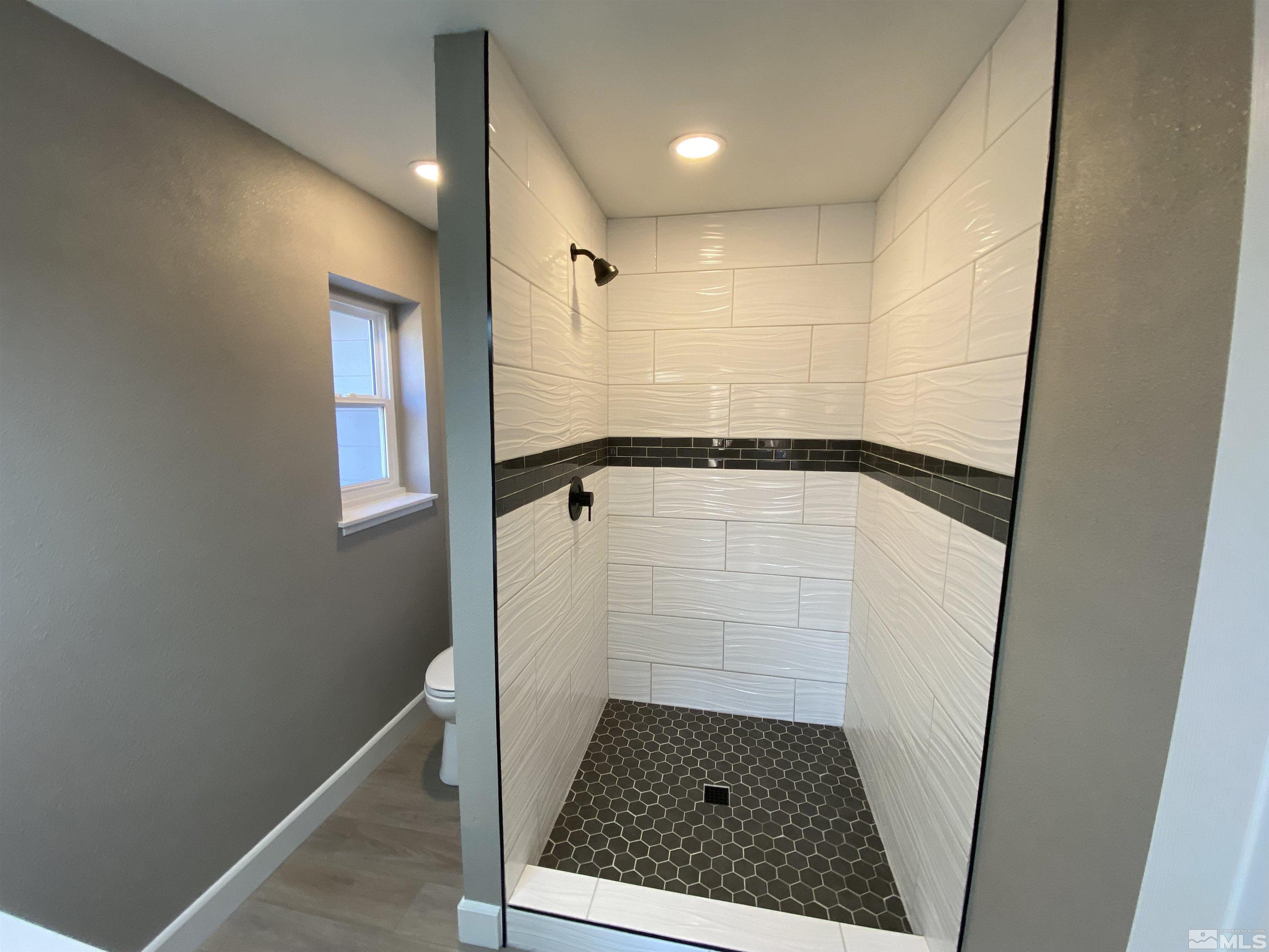 4035 Jasper Lane Reno, NV 89509 - Photo 15 of 16 a bathroom with a shower