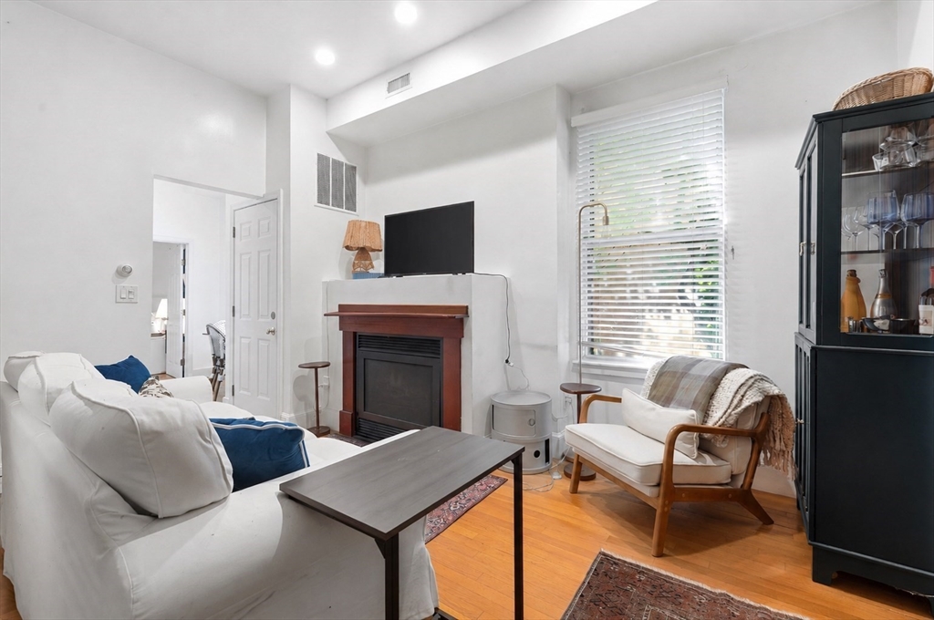 45 Rutland Street, Unit 2 Boston, MA 02118 - Photo 3 of 14