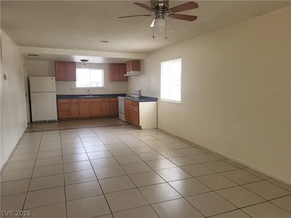 $1,250 | 4610 Elk Springs Avenue, Unit D, Las Vegas, NV 89103