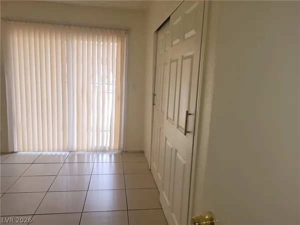 $1,250 | 4610 Elk Springs Avenue, Unit D, Las Vegas, NV 89103