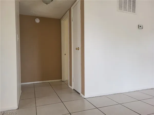 $1,250 | 4610 Elk Springs Avenue, Unit D, Las Vegas, NV 89103