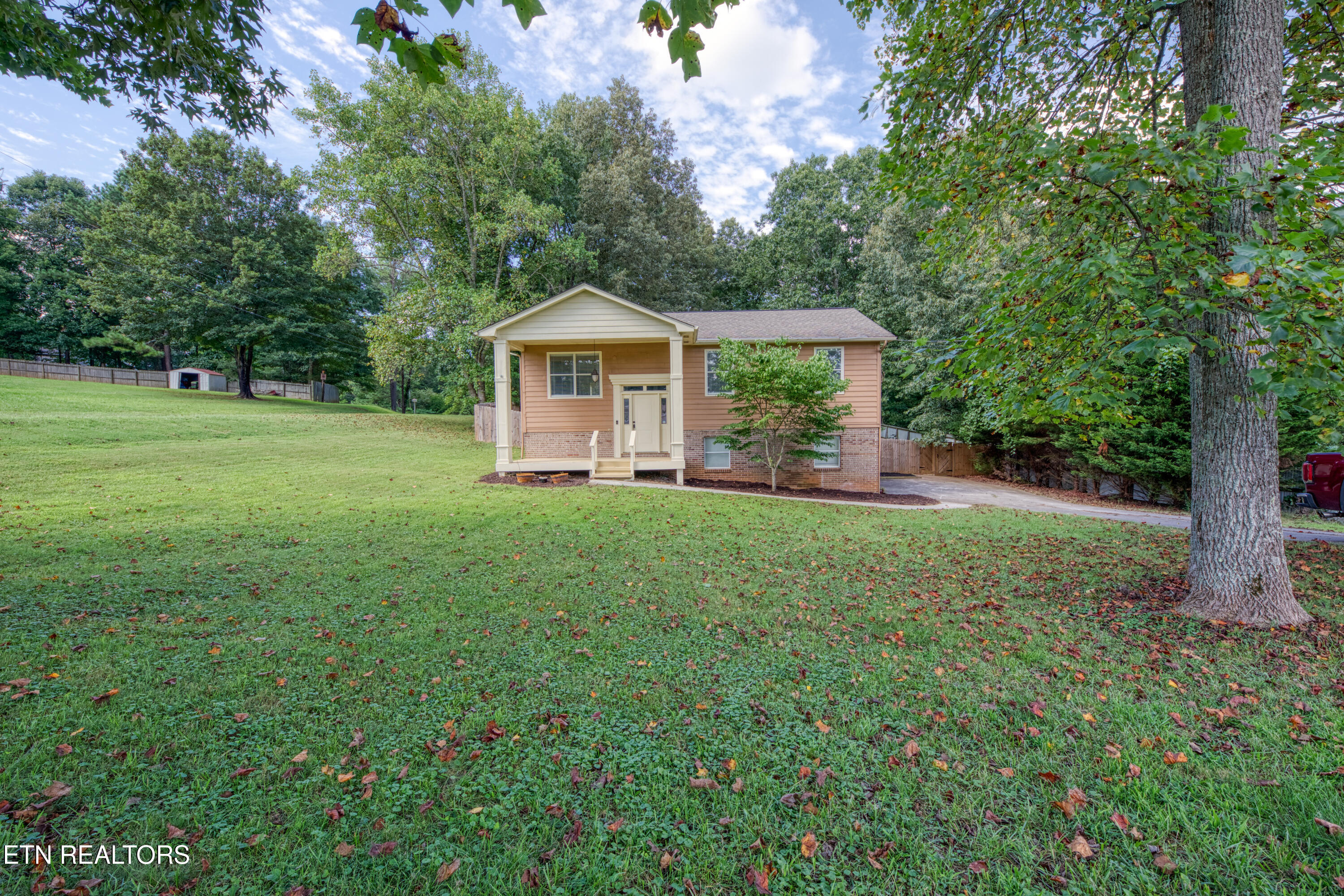 6061 Huffs Ferry Road Loudon, TN 37774 - Photo 2 of 24 0H3A2925_99