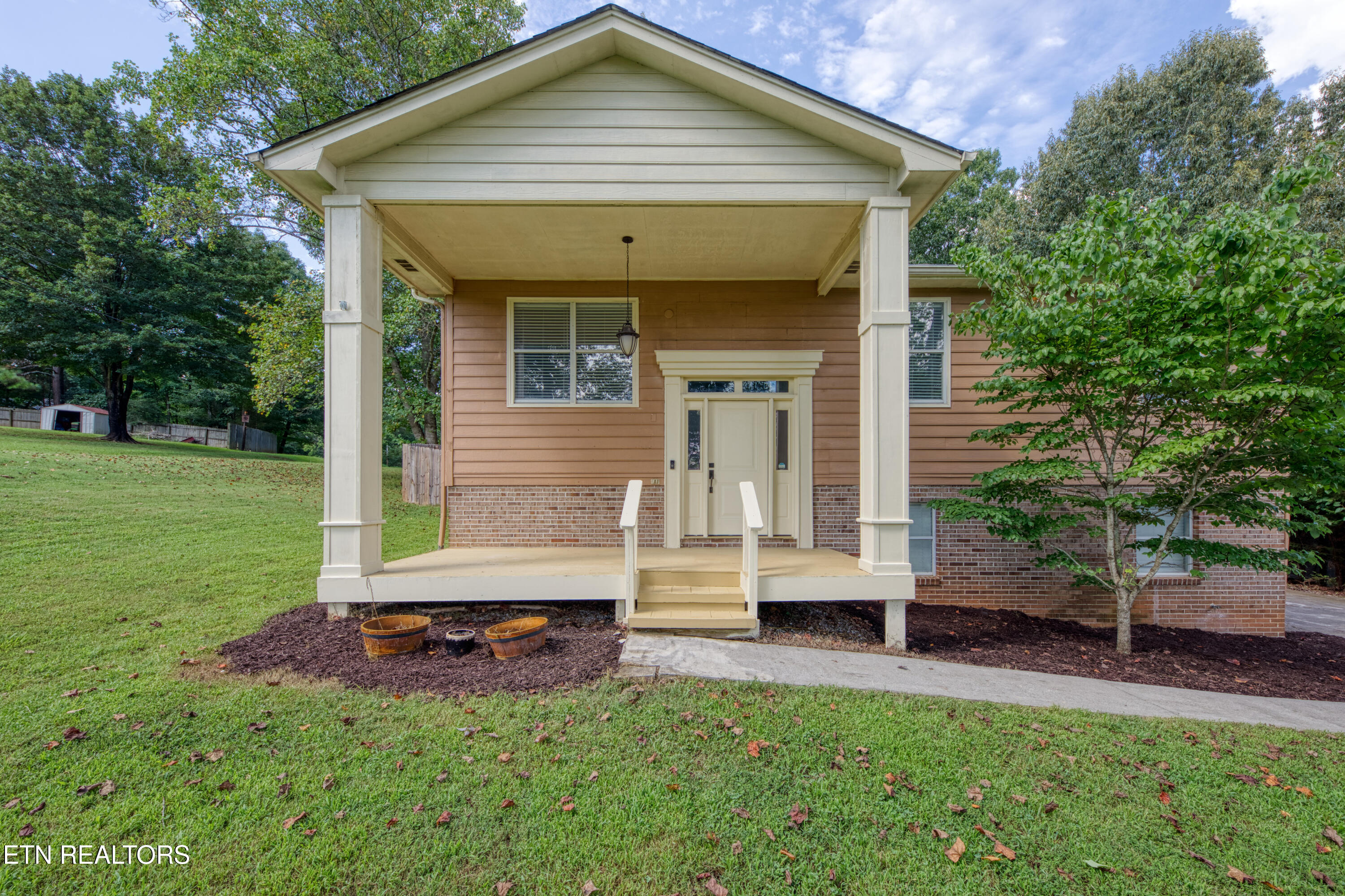 6061 Huffs Ferry Road Loudon, TN 37774 - Photo 3 of 24 0H3A2928_100