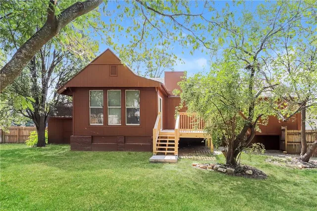 $300,000 | 105 Northeast Leann Drive, Blue Springs, MO 64014