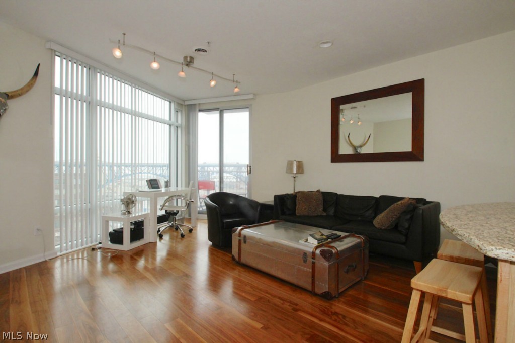 1237 Washington Avenue, Unit 1010 Cleveland, OH 44113 - Photo 4 of 20