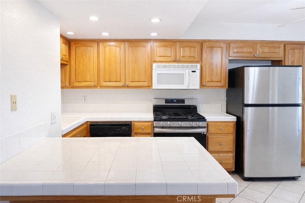 4345 154th Street, Unit 8 Lawndale, CA 90260 - Photo 11 of 25 Kitchen island.