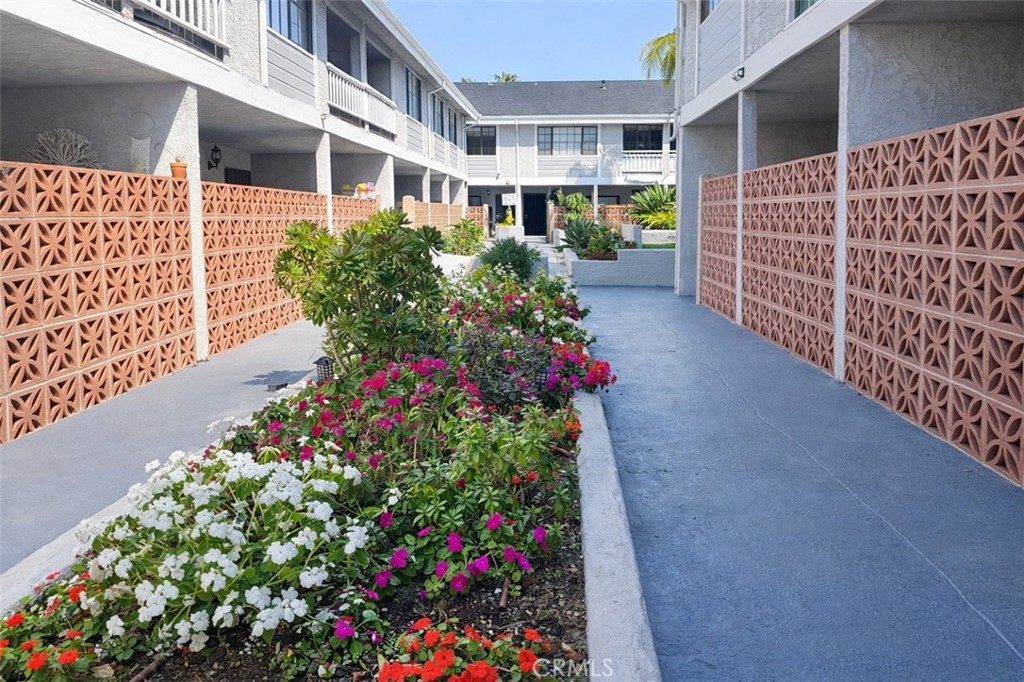 4345 154th Street, Unit 8 Lawndale, CA 90260 - Photo 21 of 25 Entryway to the unit.