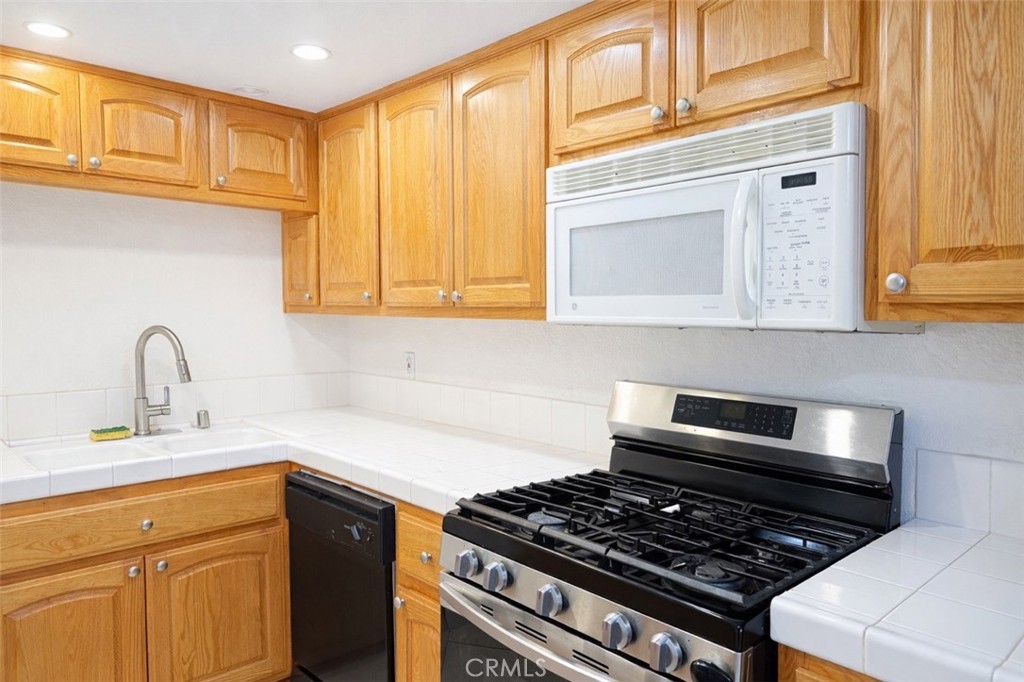 4345 154th Street, Unit 8 Lawndale, CA 90260 - Photo 8 of 25 Kitchen.