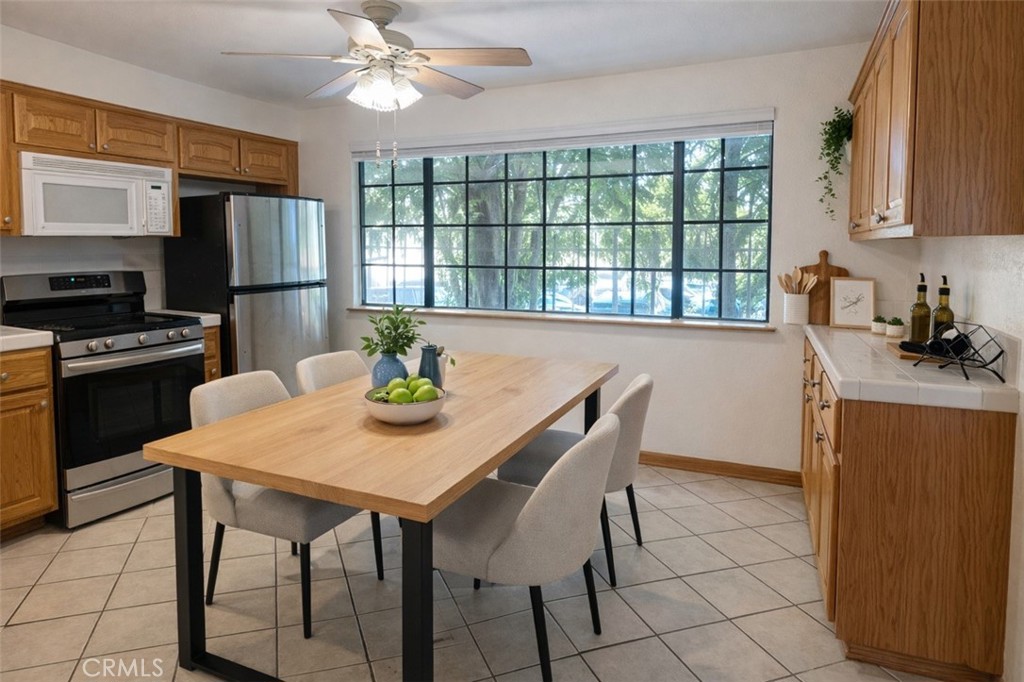 4345 154th Street, Unit 8 Lawndale, CA 90260 - Photo 9 of 25 Kitchen eating area. Virtual staging.