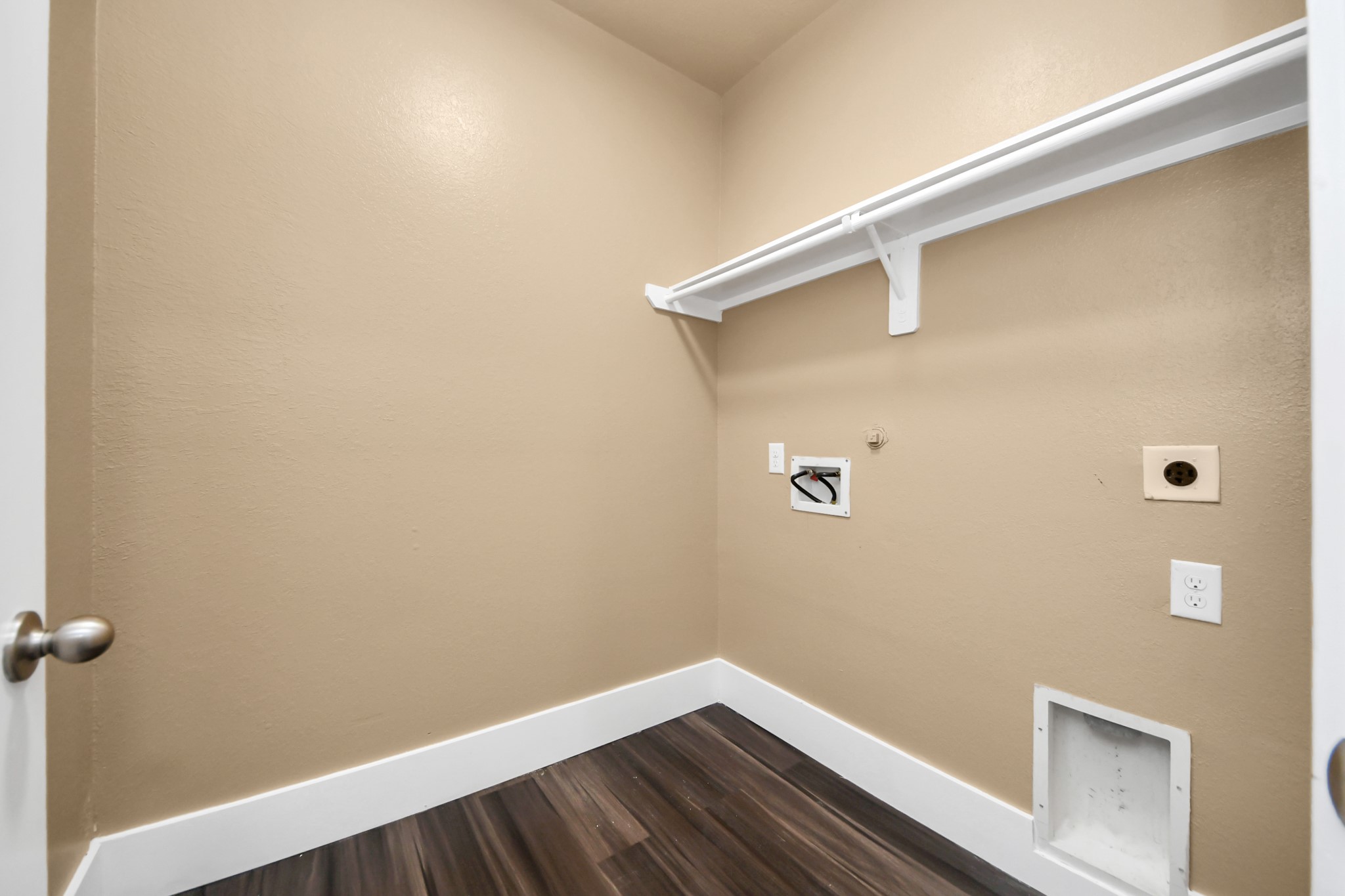 1 Desert Spring Lane Manvel, TX 77578 - Photo 21 of 45 a view of small space with wooden floor