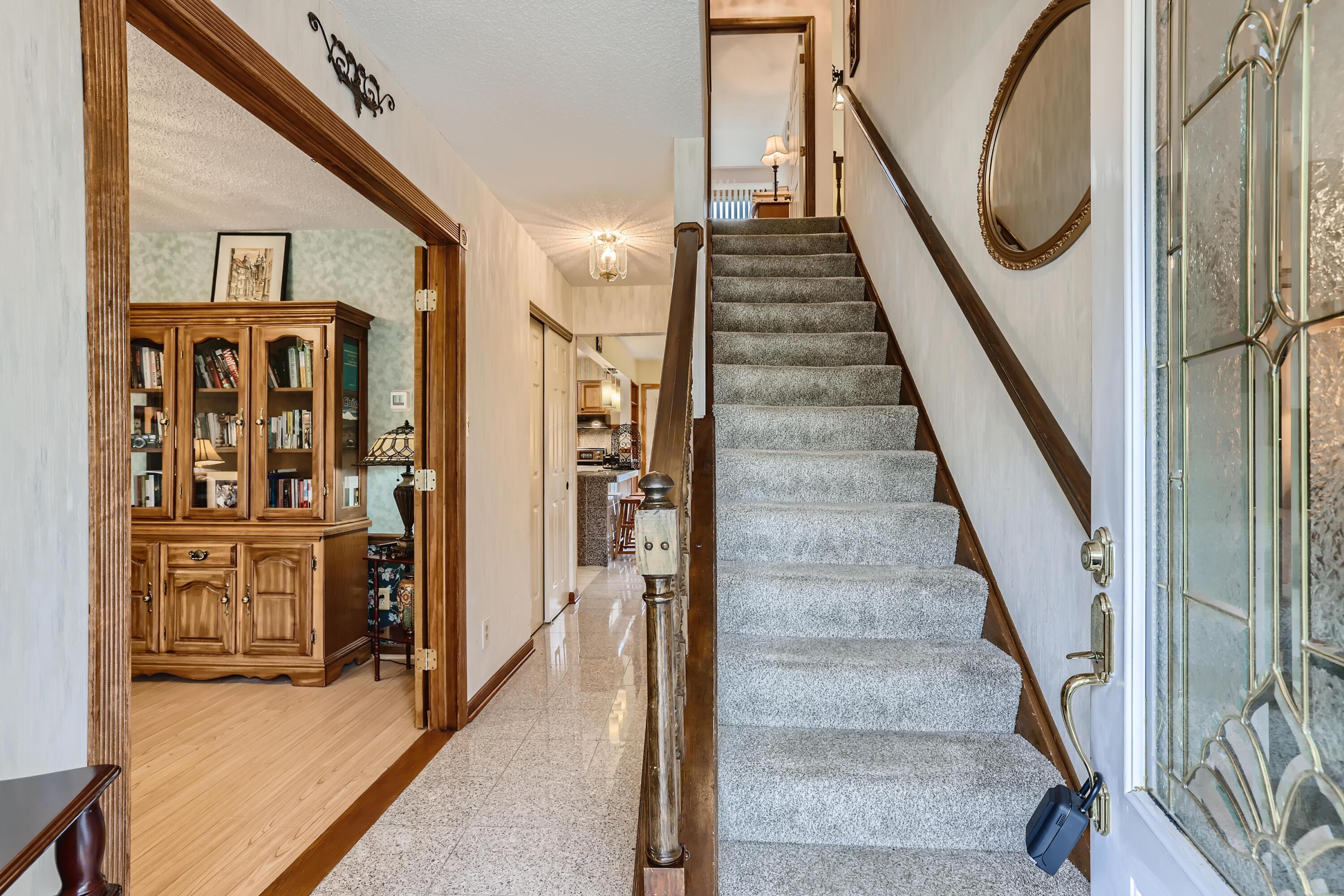 198 South Spring Road Westerville, OH 43081 - Photo 8 of 27 05 Foyer