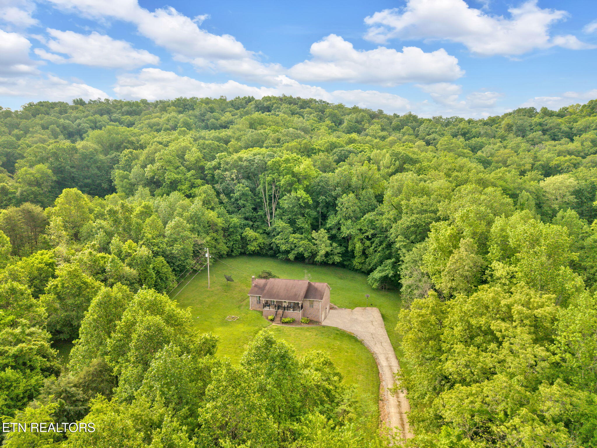 243 Bunch Lane Clinton, TN 37716 - Photo 11 of 47 10-web-or-mls-DJI_20250502092915_0034_D