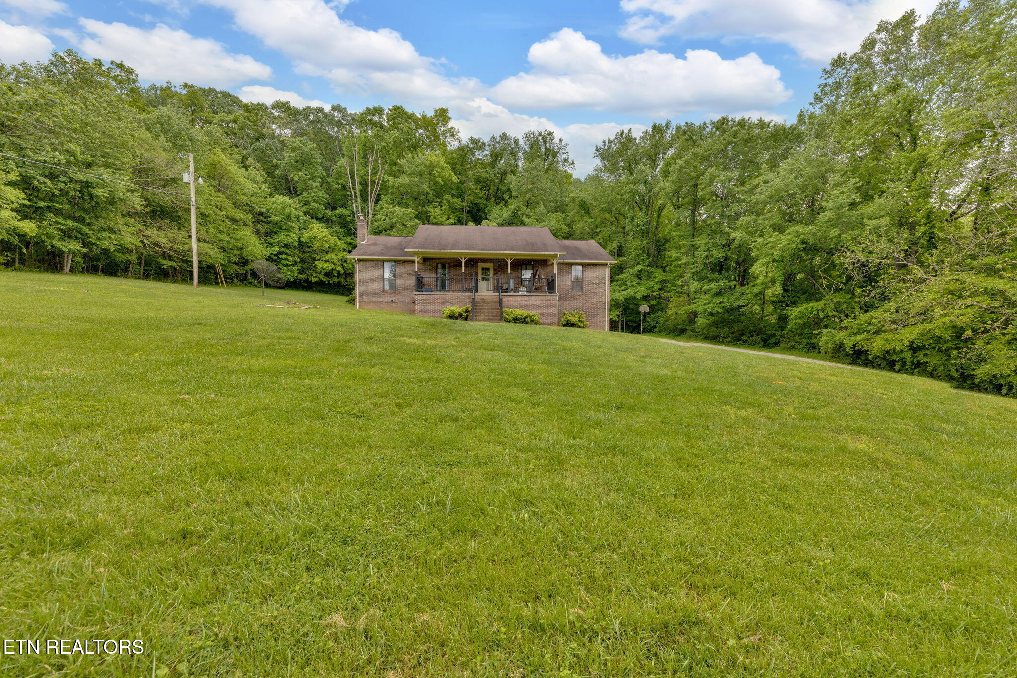 243 Bunch Lane Clinton, TN 37716 - Photo 4 of 47 11-web-or-mls-M50A6450