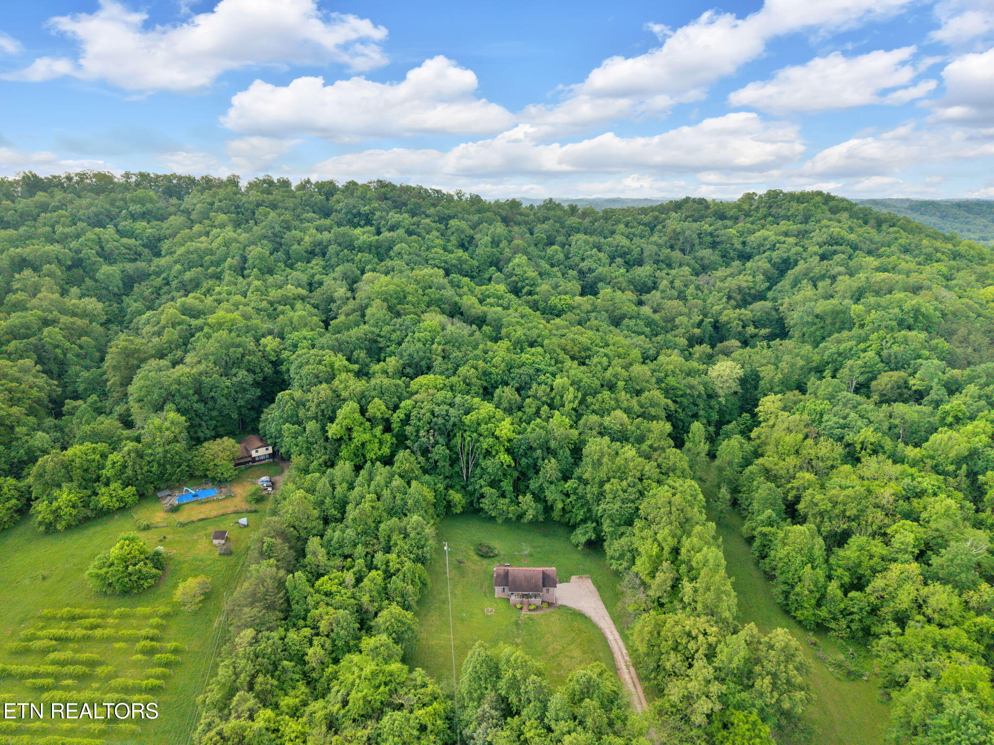 243 Bunch Lane Clinton, TN 37716 - Photo 45 of 47 6-web-or-mls-DJI_20250502092405_0019_D