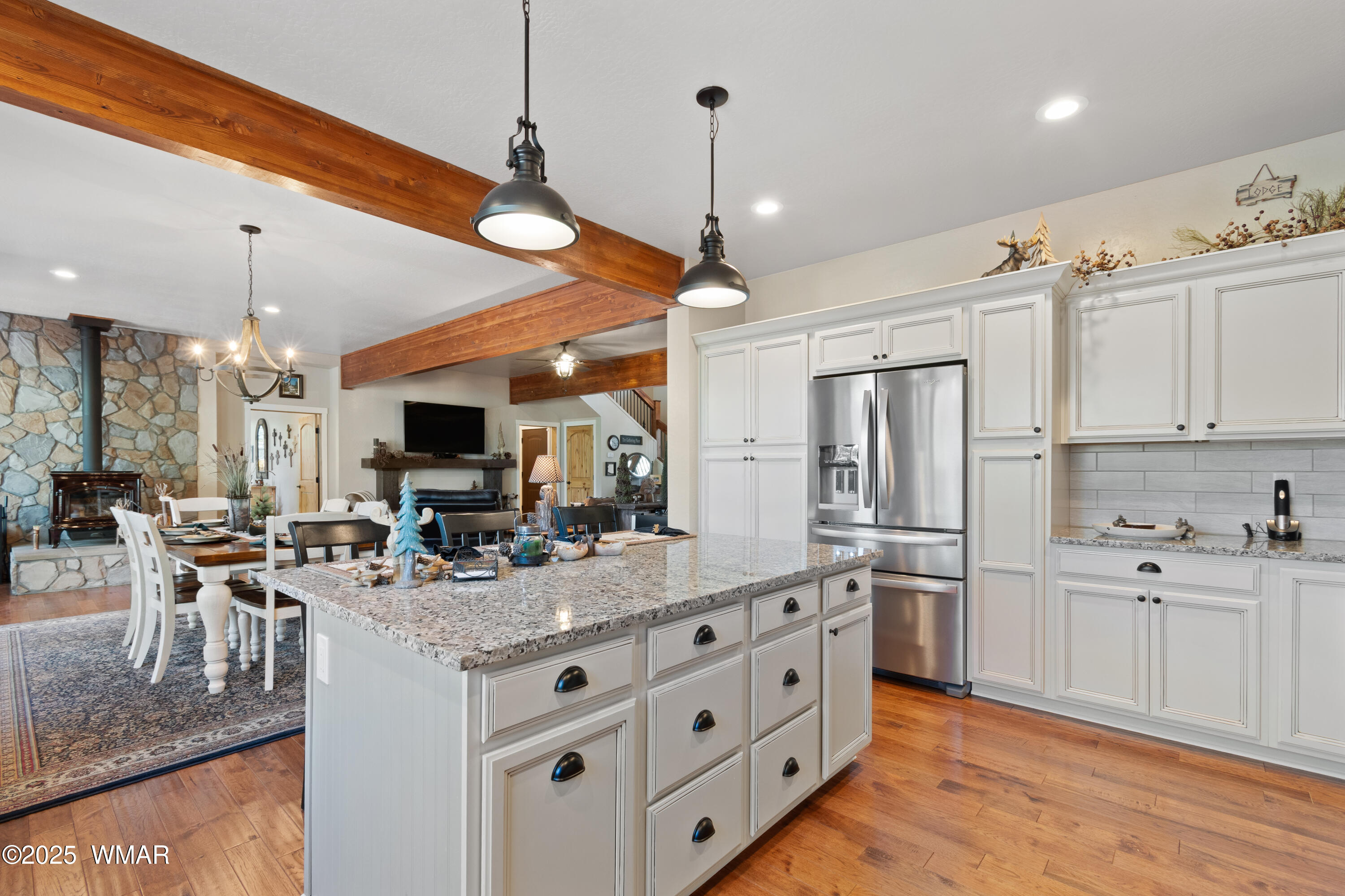 8173 White Oak Road Pinetop, AZ 85935 - Photo 19 of 79 Kitchen to Dining