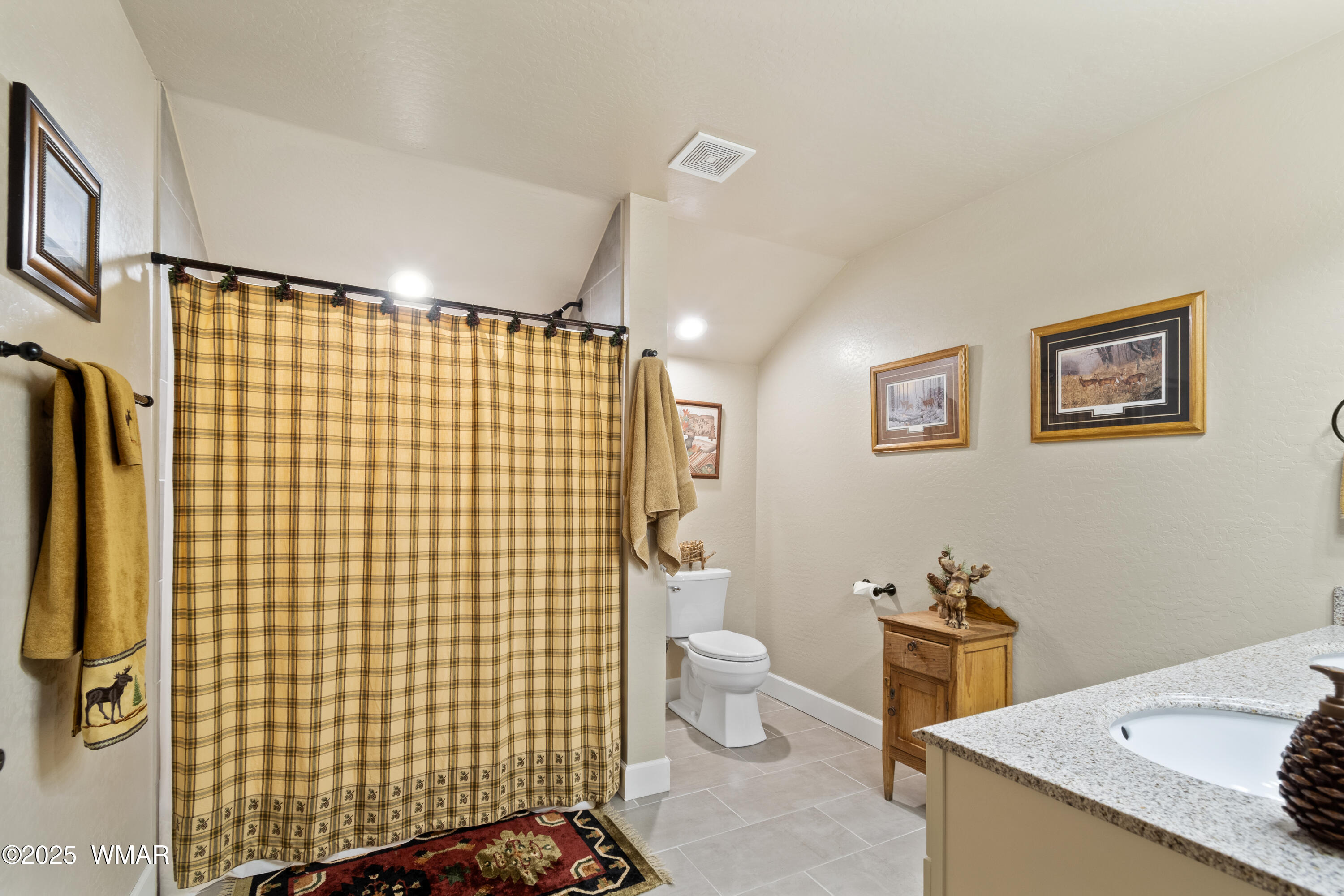 8173 White Oak Road Pinetop, AZ 85935 - Photo 42 of 79 Guest Bathroom