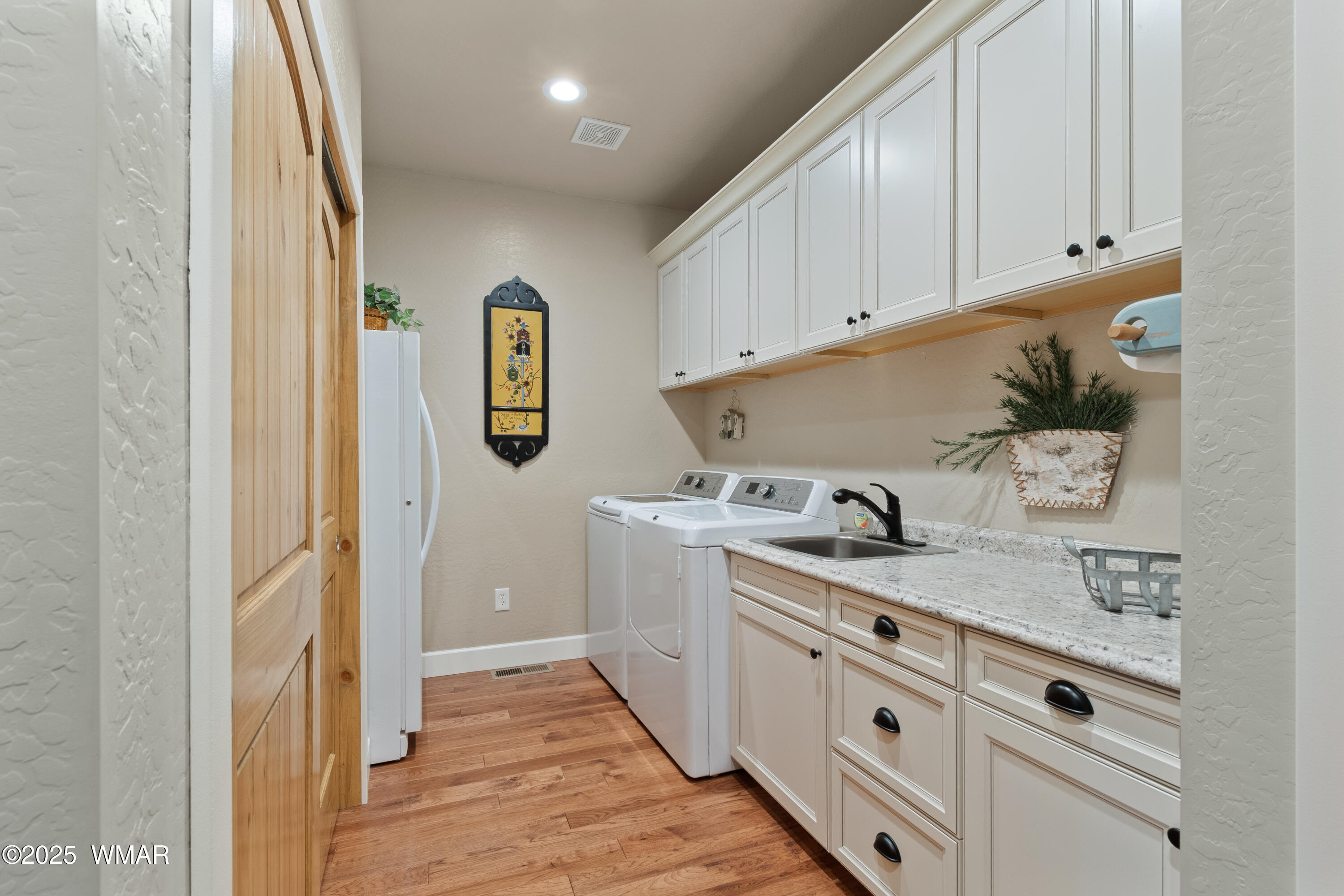 8173 White Oak Road Pinetop, AZ 85935 - Photo 45 of 79 Laundry