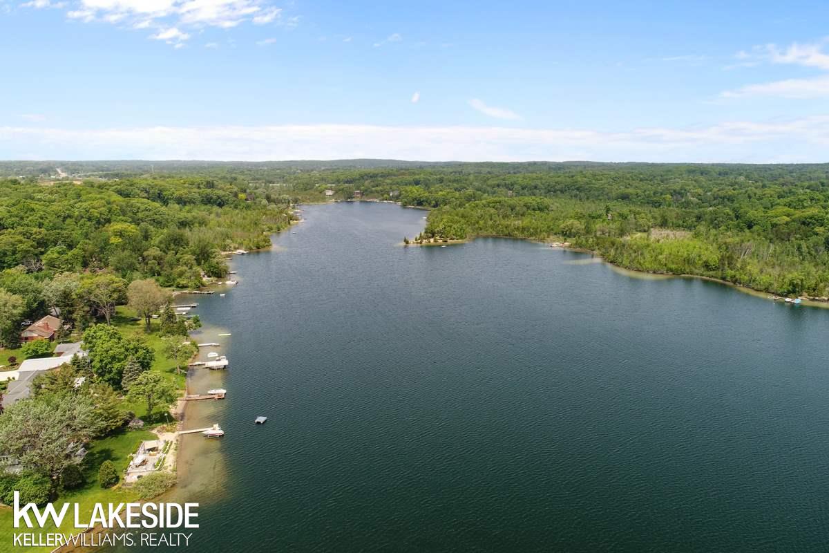 7400 Deer Lake Road Clarkston, MI 48346 - Photo 3 of 42