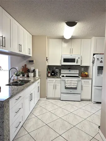 $3,600 | 15318 Southwest 41st Terrace, Miami, FL 33185