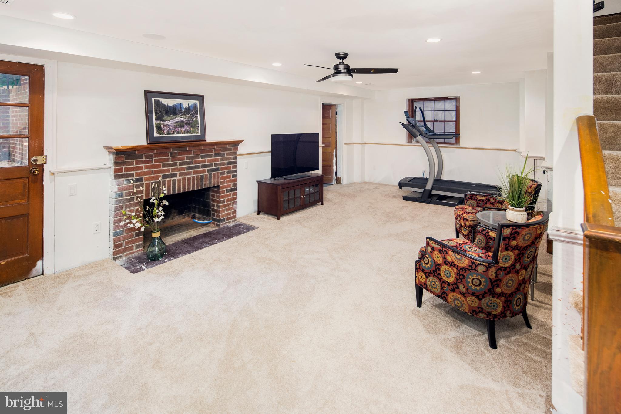 9206 Crosby Road Silver Spring, MD 20910 - Photo 41 of 44 Side, Private Entrance is perfect for Au-Pair