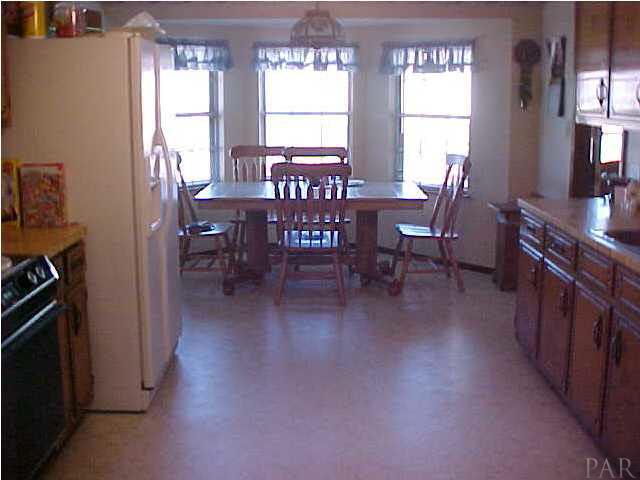 kitchen with bfast nook and bay window