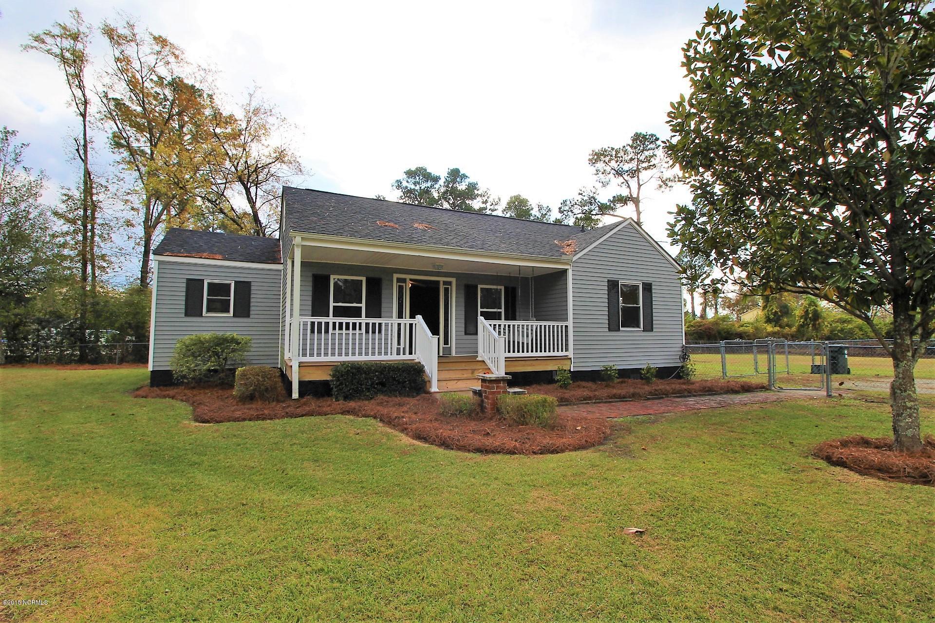 200 Riverside Drive New Bern, NC 28560 - Photo 1 of 64 Front exterior 200 Riverside Drive