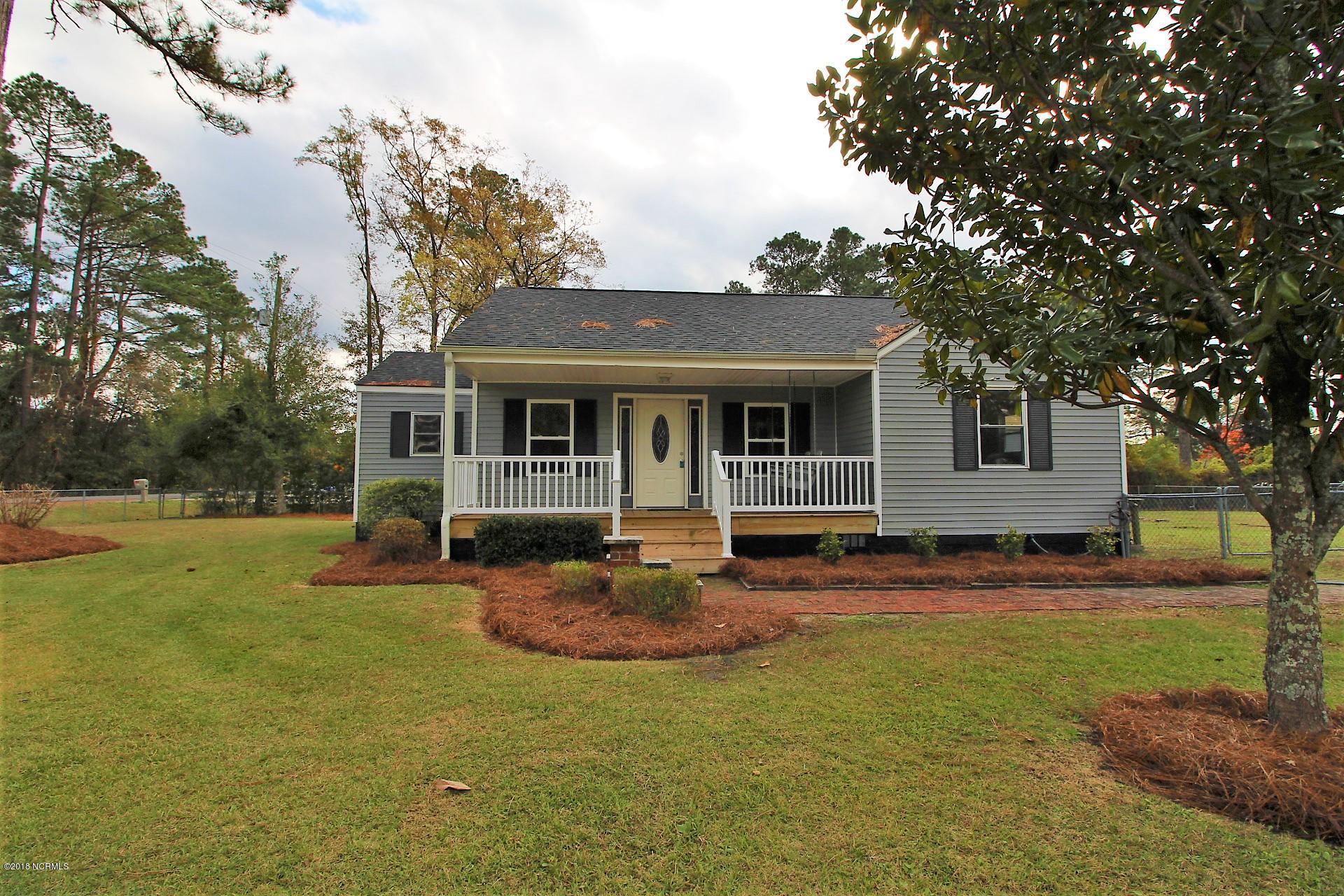 200 Riverside Drive New Bern, NC 28560 - Photo 2 of 64 Front exterior