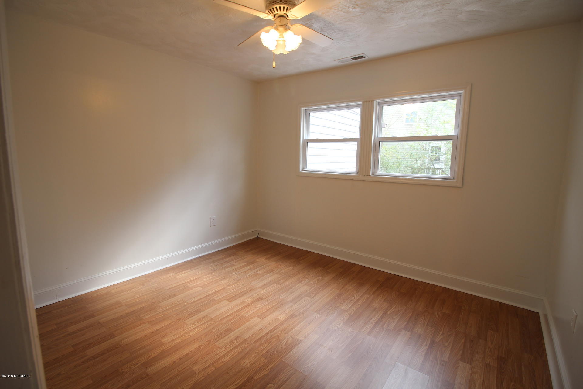 200 Riverside Drive New Bern, NC 28560 - Photo 34 of 64 Bedroom 1