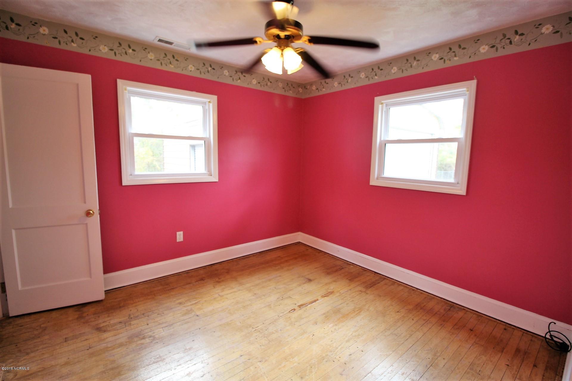 200 Riverside Drive New Bern, NC 28560 - Photo 38 of 64 Bedroom 2