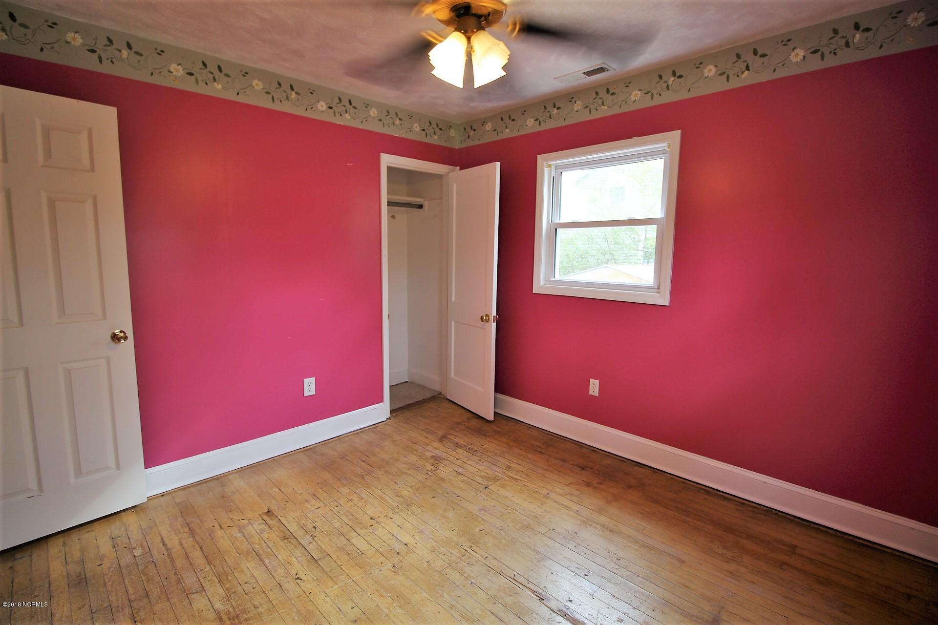 200 Riverside Drive New Bern, NC 28560 - Photo 39 of 64 Bedroom 2