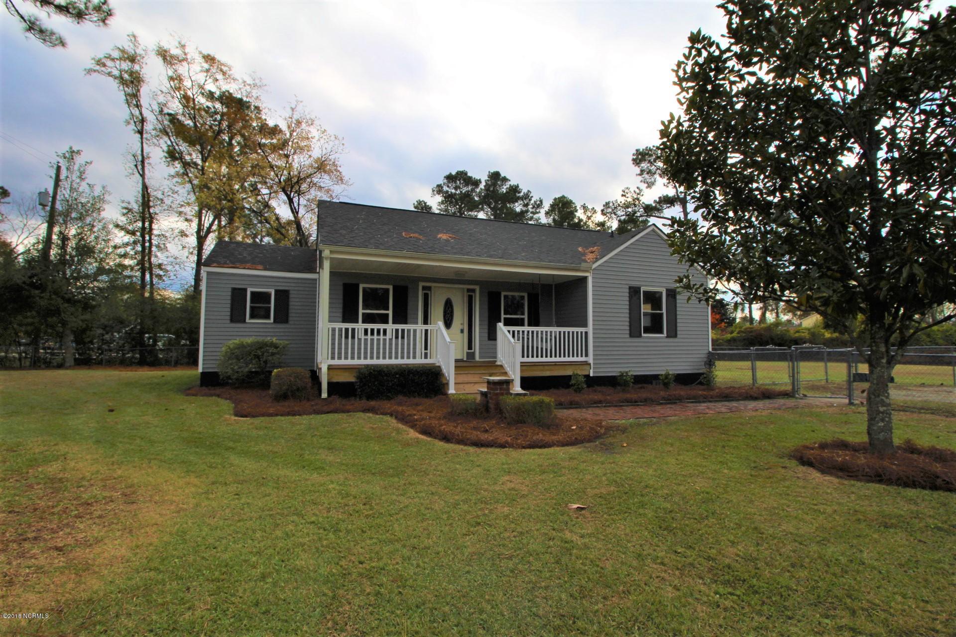 200 Riverside Drive New Bern, NC 28560 - Photo 4 of 64 Front exterior