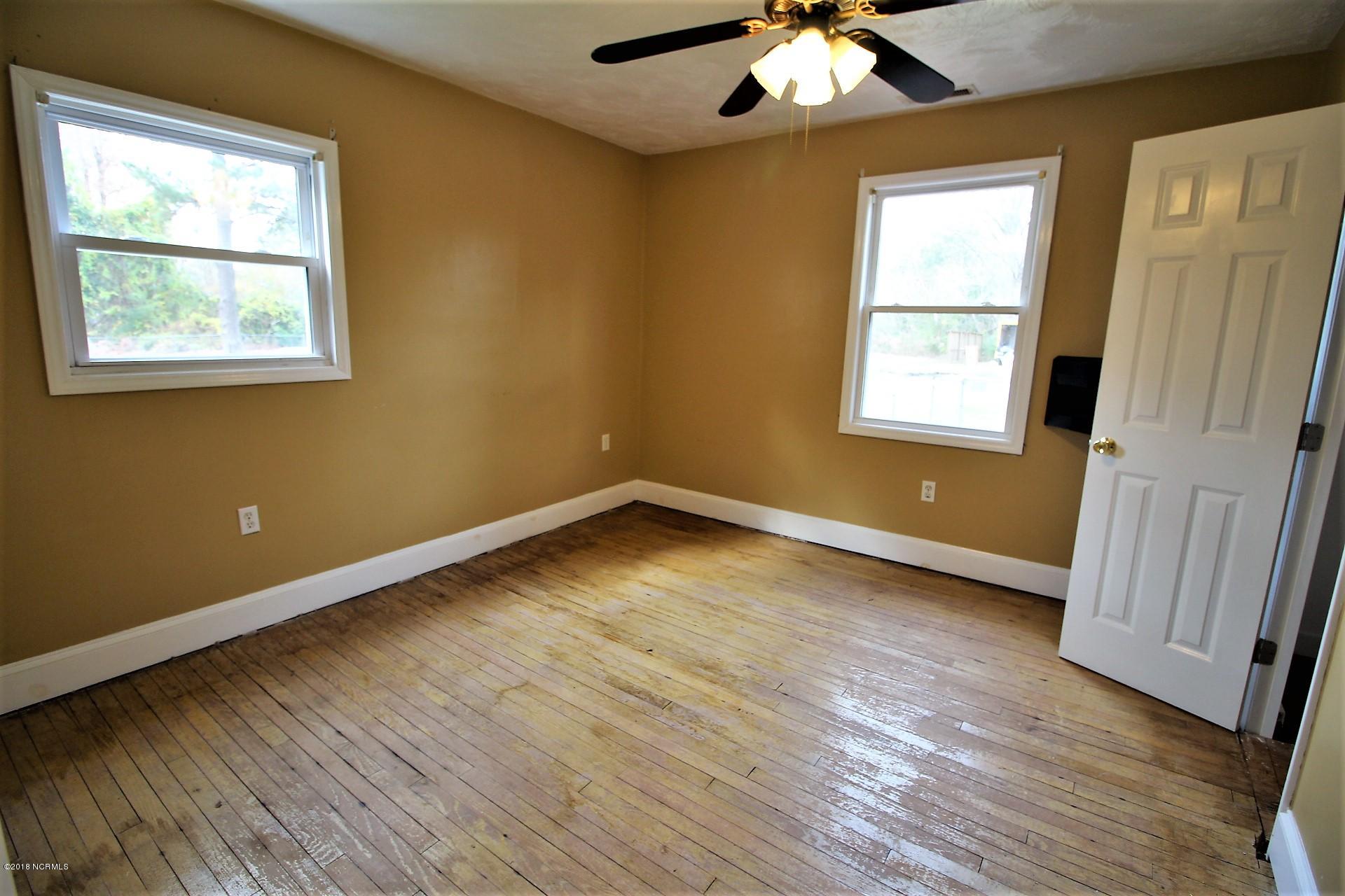 200 Riverside Drive New Bern, NC 28560 - Photo 41 of 64 Bedroom 3