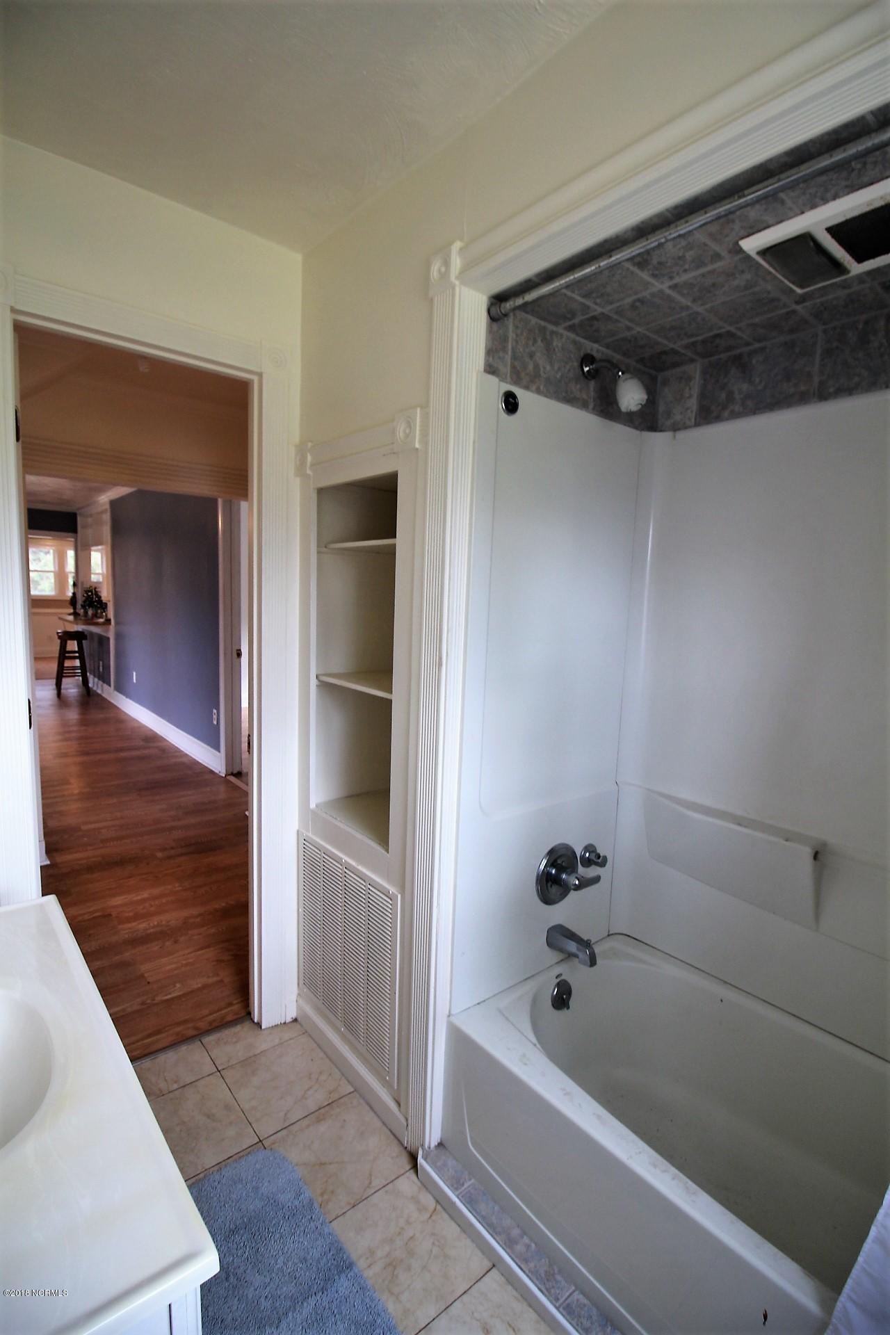 200 Riverside Drive New Bern, NC 28560 - Photo 46 of 64 Steam shower