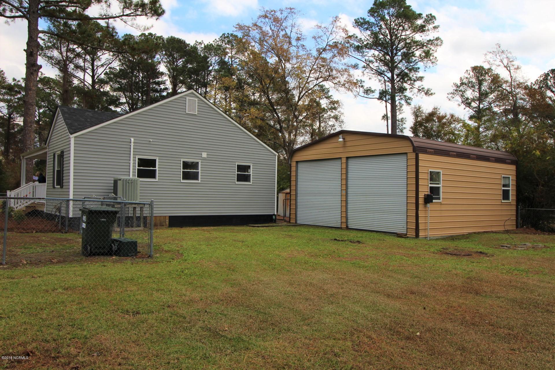 200 Riverside Drive New Bern, NC 28560 - Photo 57 of 64 Right exterior of home