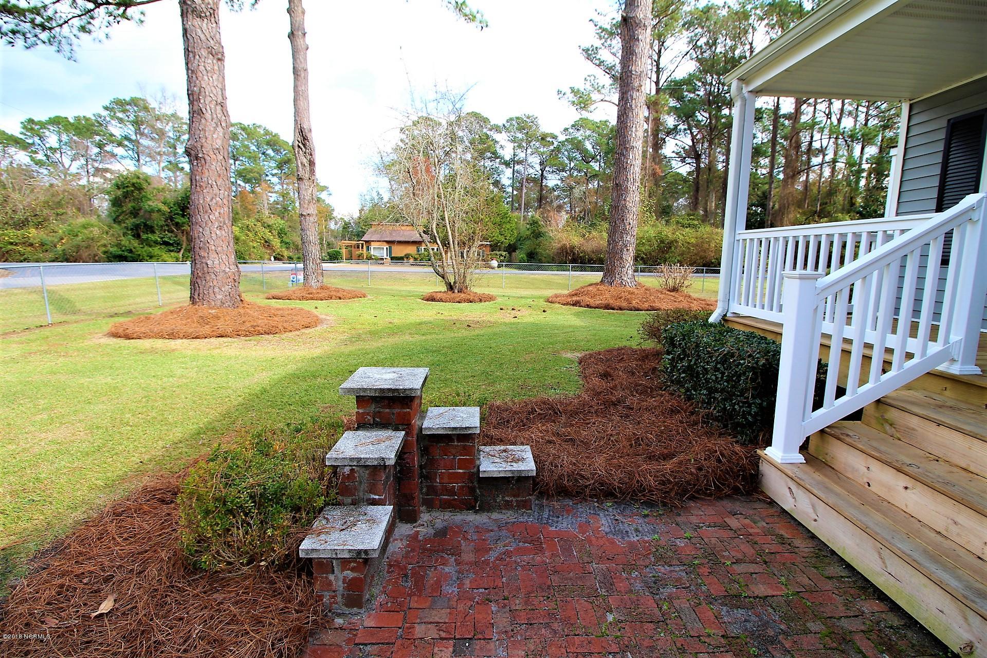 200 Riverside Drive New Bern, NC 28560 - Photo 62 of 64 Custom brick column