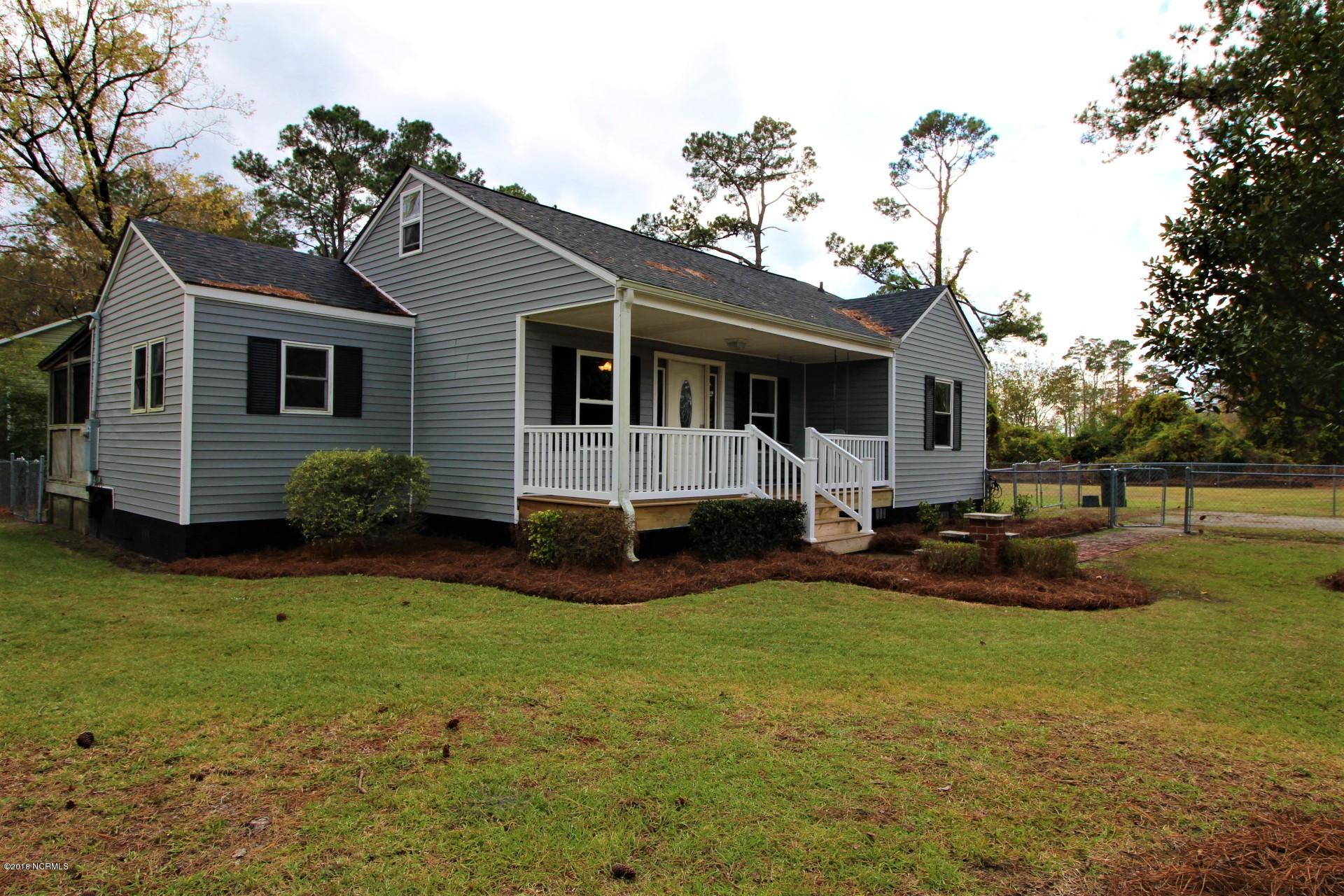 200 Riverside Drive New Bern, NC 28560 - Photo 10 of 64 Front exterior