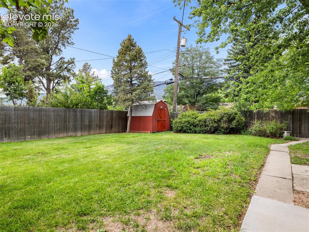 628 Castle Road Colorado Springs, CO 80904 - Photo 8 of 39