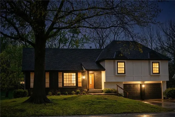 $485,000 | 3510 Northeast Kingwood Place, Lee's Summit, MO 64064