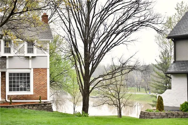 $485,000 | 3510 Northeast Kingwood Place, Lee's Summit, MO 64064