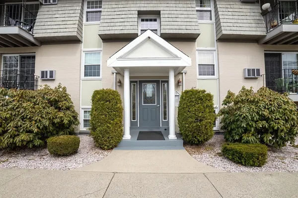 $1,875 | 13 Summer Street, Unit 5, Westborough, MA 01581