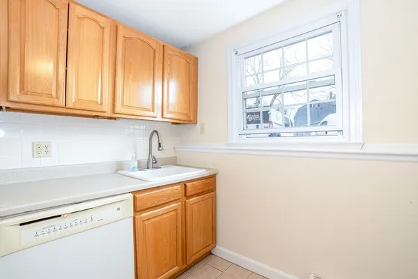 $1,875 | 13 Summer Street, Unit 5, Westborough, MA 01581