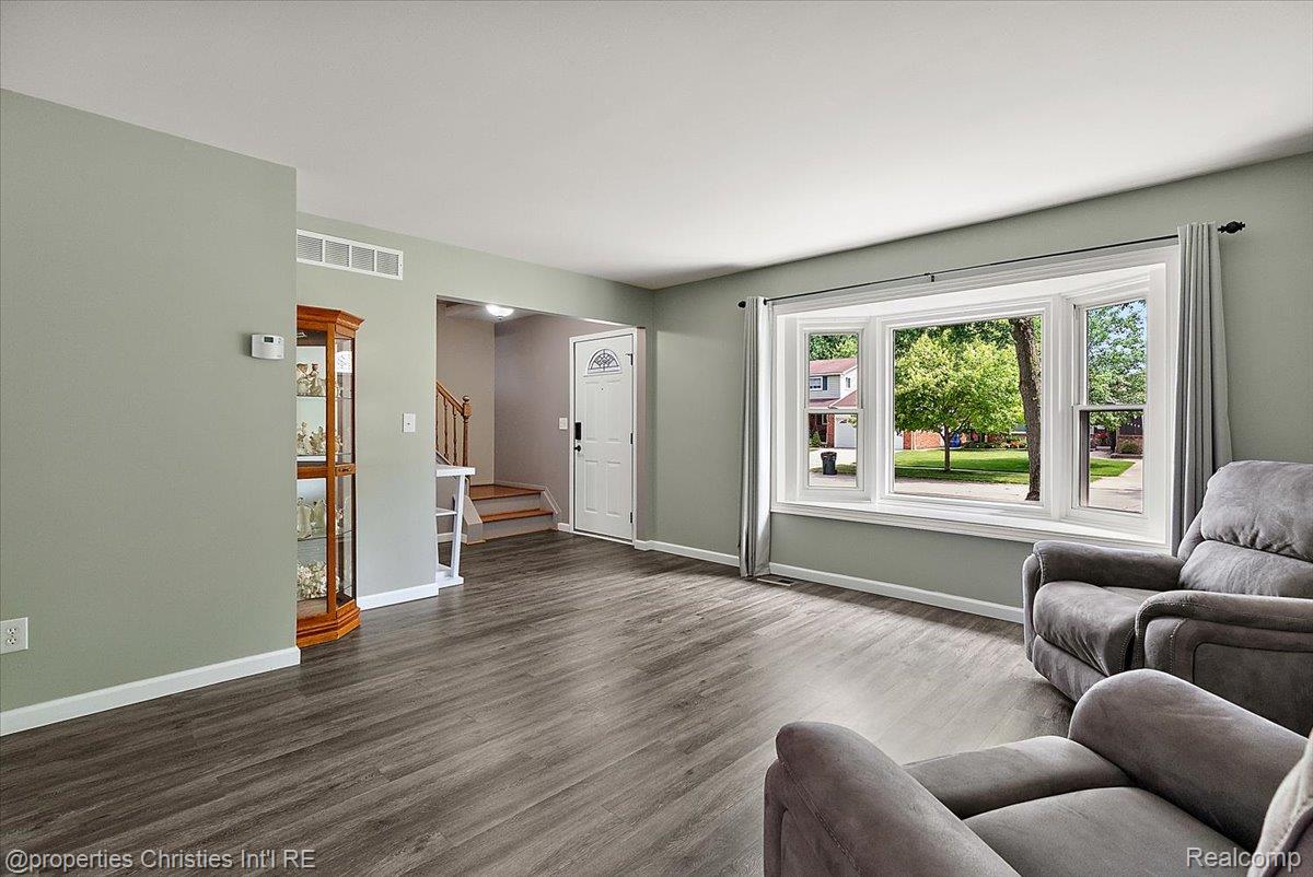 43848 Arlington Road Canton, MI 48187 - Photo 7 of 51 30-43848 Arlington-30.jpg