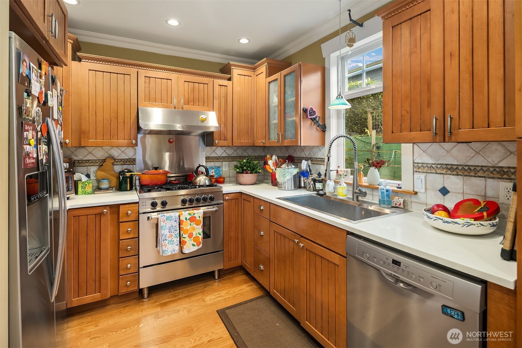 6016 44th Avenue Southwest Seattle, WA 98136 - Photo 10 of 31