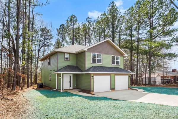 a view of a house with a yard