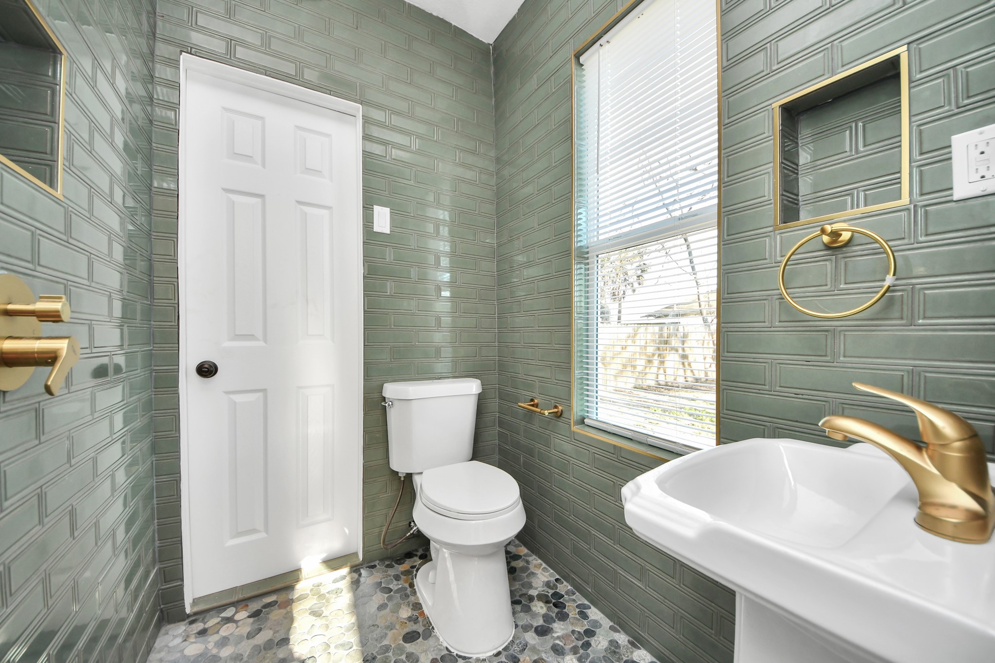 3423 Beulah Street Houston, TX 77004 - Photo 16 of 36 a bathroom with a sink a toilet and shower