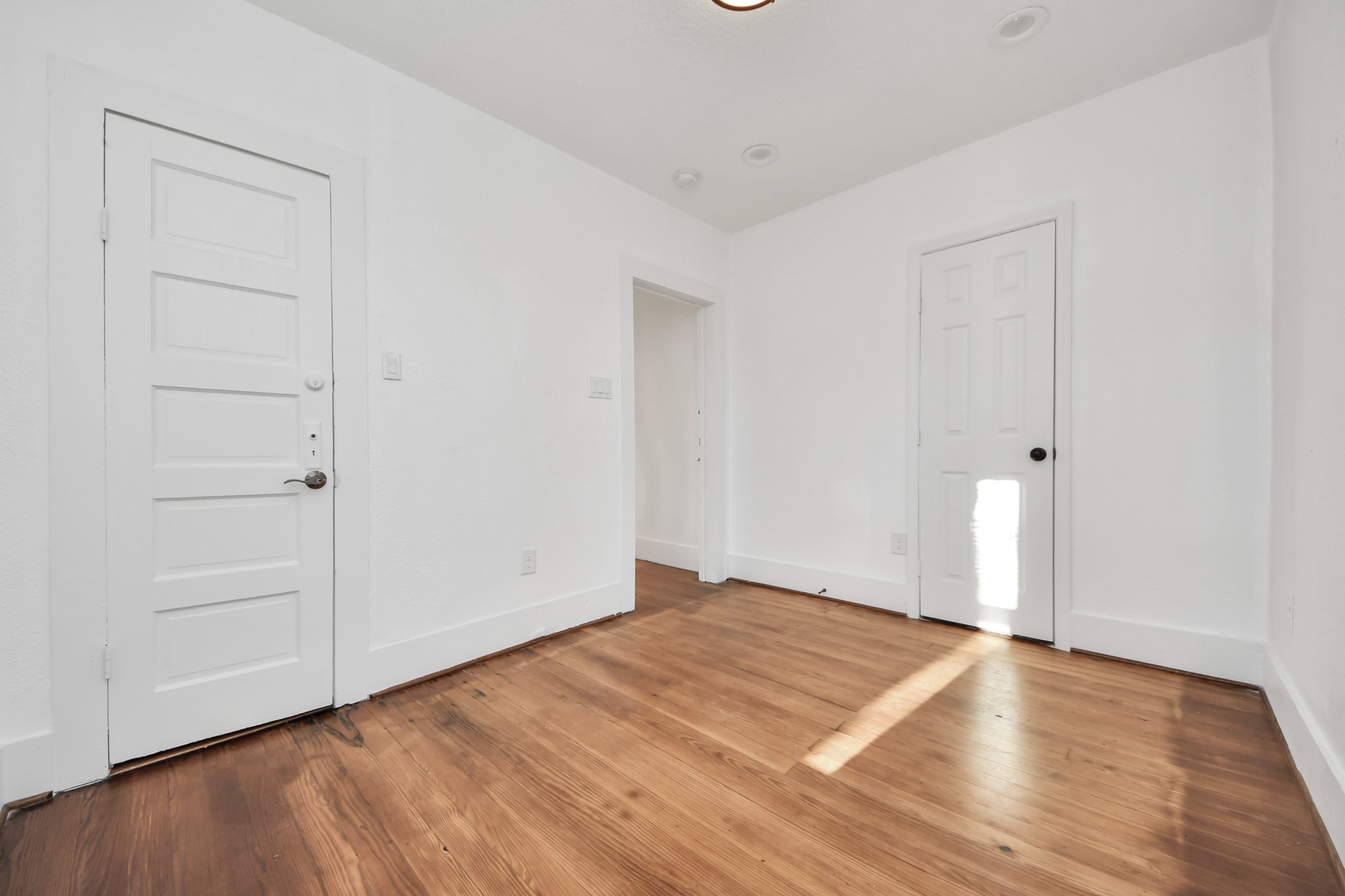 3423 Beulah Street Houston, TX 77004 - Photo 19 of 36 an empty room with wooden floor