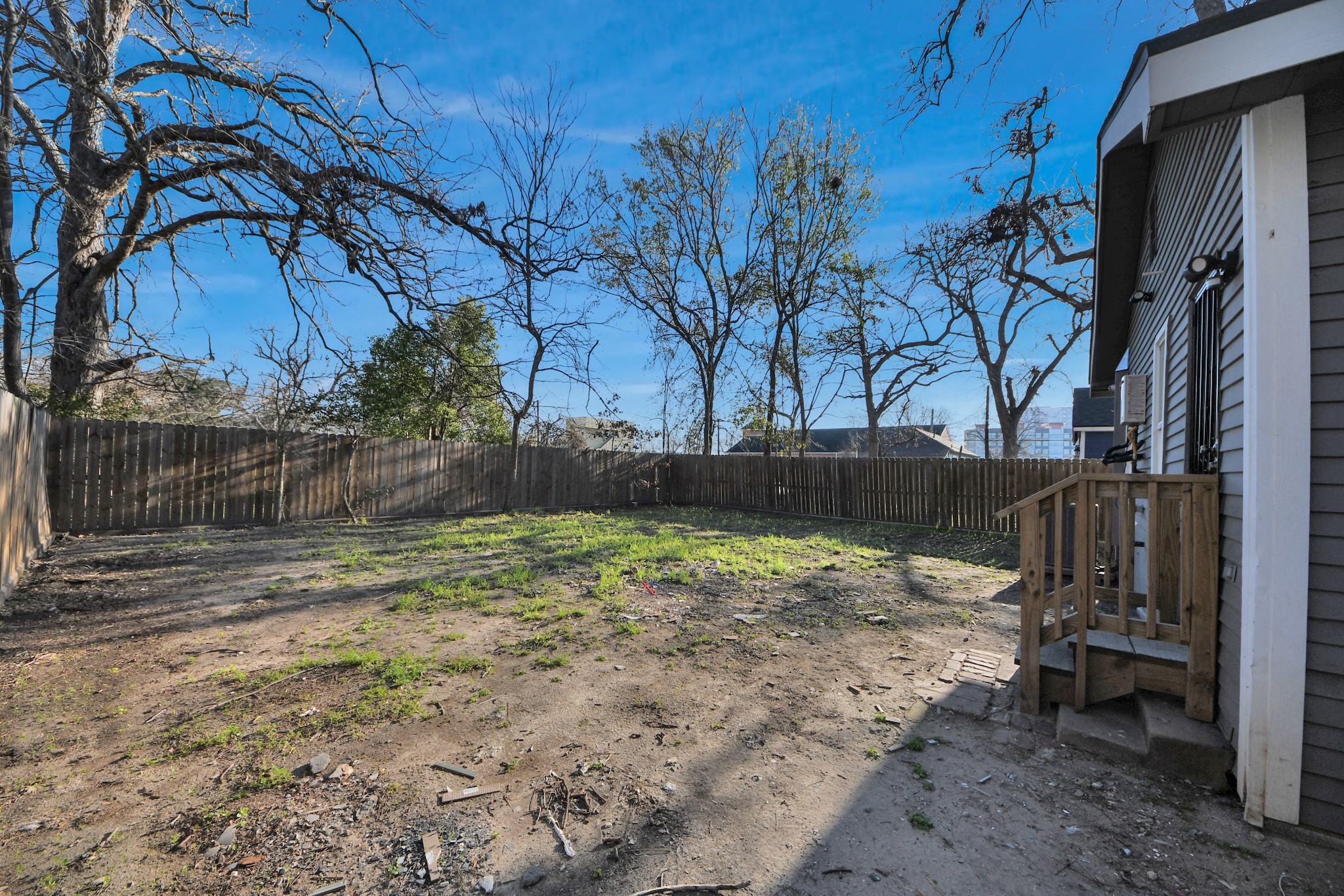 3423 Beulah Street Houston, TX 77004 - Photo 26 of 36 a view of backyard and wooden fence